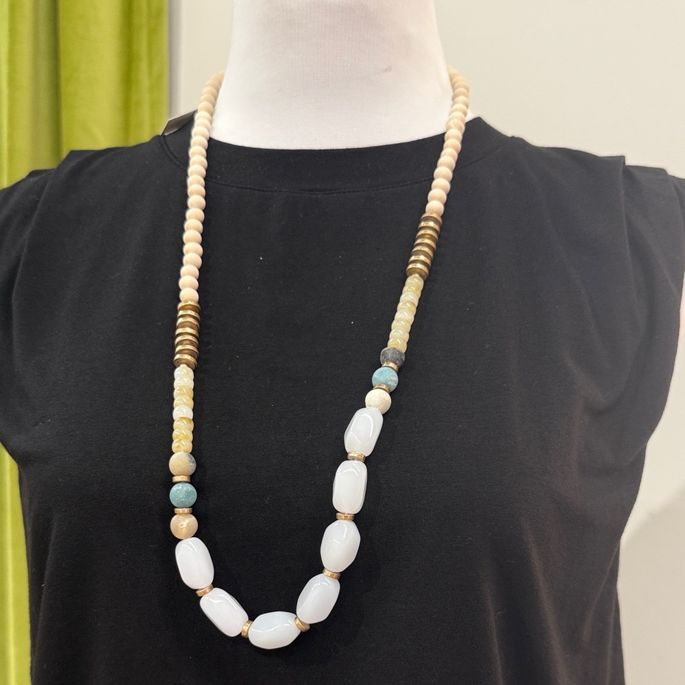 Trendy Boutique Cream and Gold Beaded Necklace